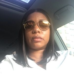 Meet your Posher, Nia